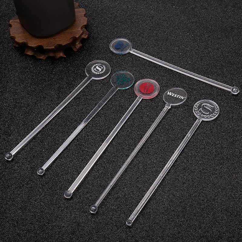 Plastic disposable stirrers for coffee, milk, and juice; hotel disposable cocktail stirrers from hotel supplies factory.