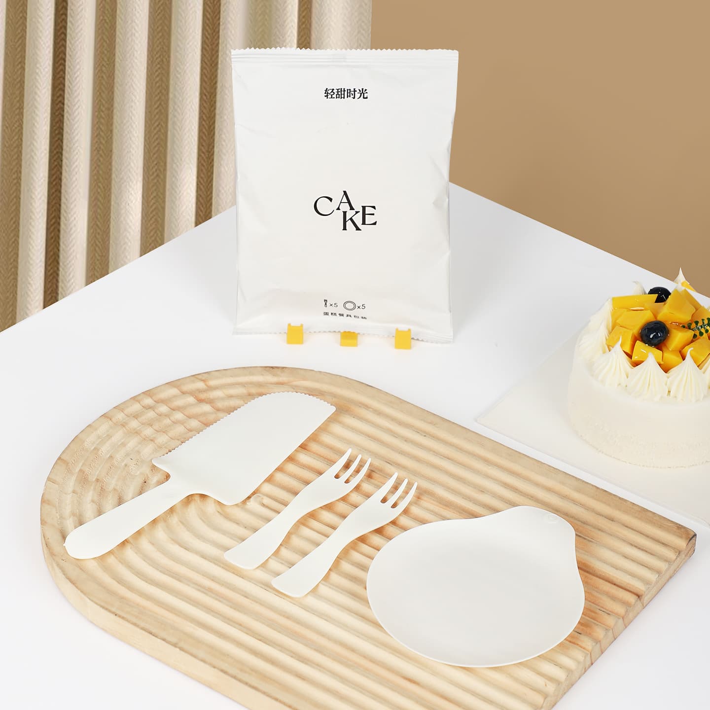 Premium Disposable Birthday Cake Knife Fork Plate Set Food-Grade Plastic Dinnerware with Packaging Bags for Commercial Use