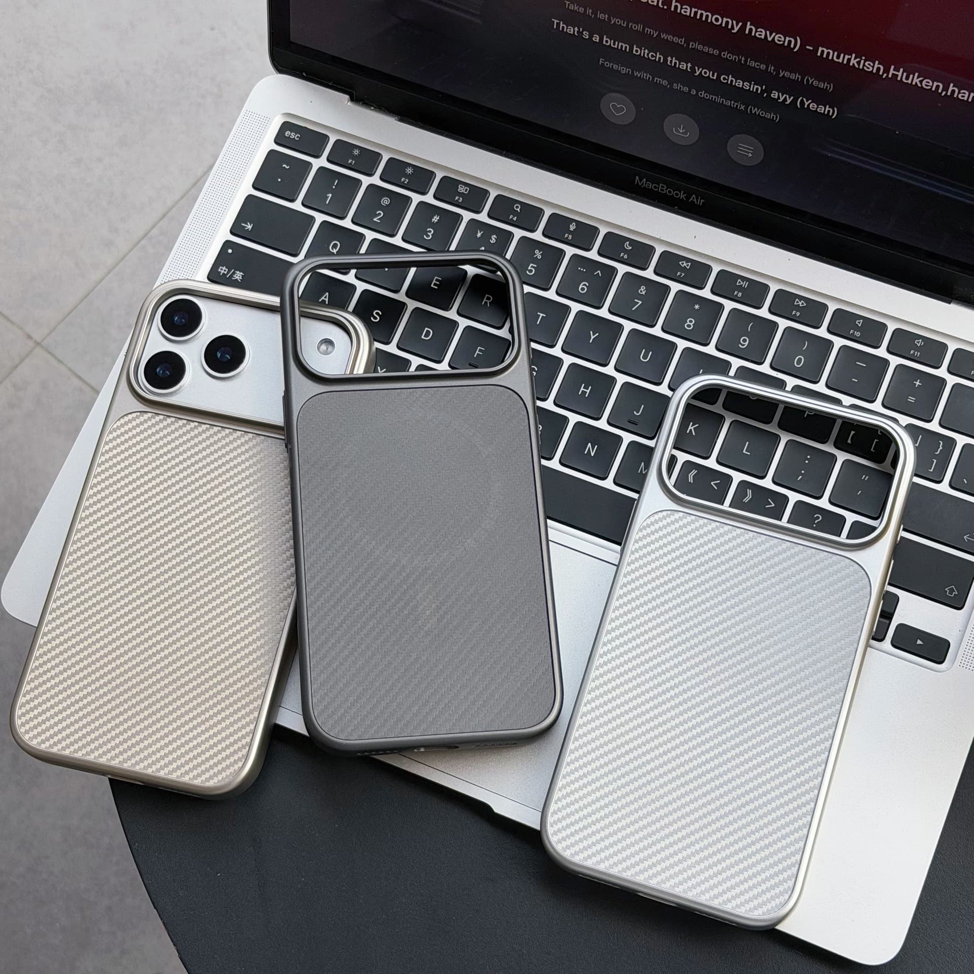 Suitable for Apple 17 Promax mobile phone case, titanium shield, carbon brazing material, magnetic suction, iPhone 16 skin feel 15 Pro protective cover