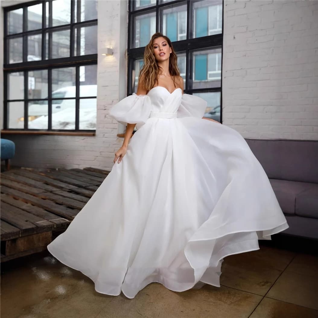 European and American Strapless Tulle Dress 2026 New Style Bubble Sleeve Petite French Hepburn Style Wedding Welcome Light Wedding Dress