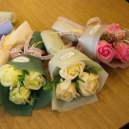 Mini Rose Bouquet with Three Roses, Mother's Day Small Bouquet, Company Store Celebration Small Gift