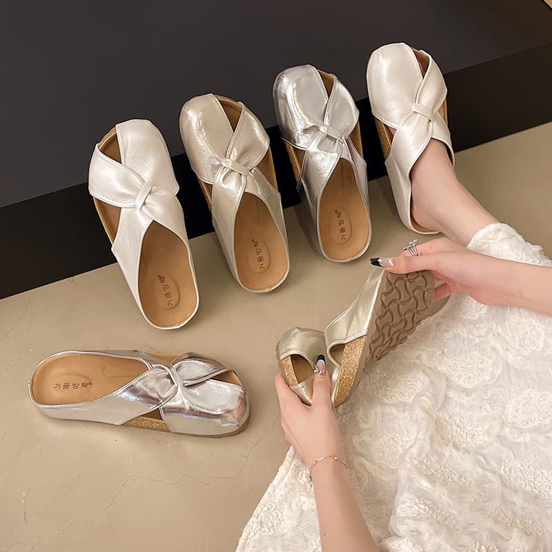 Extremely Beautiful Closed Toe Slippers for Women Summer 2026 New for Dresses Hollow Soft Sole Casual Comfortable Sandals