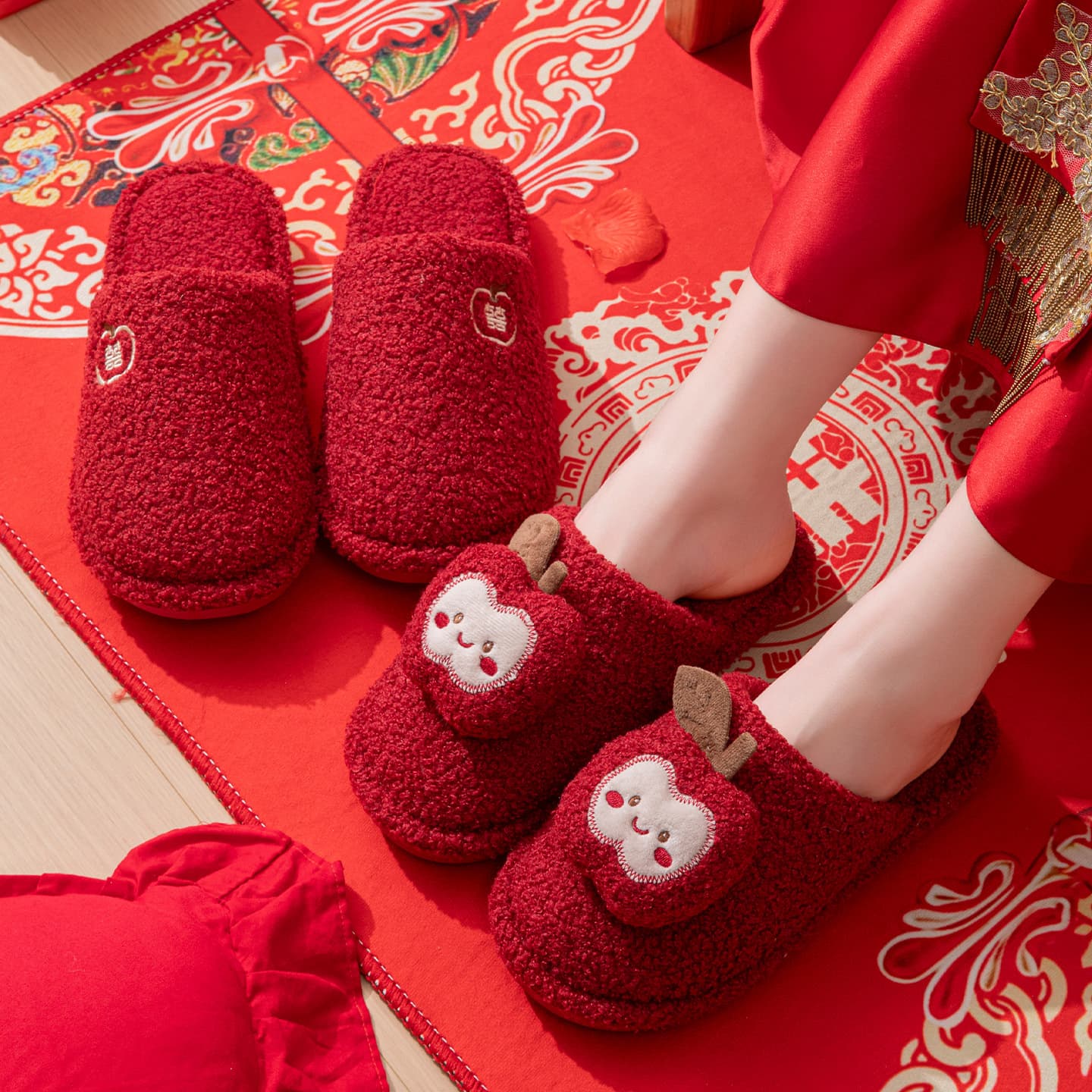 Festive Red Pair of Wedding Slippers Indoor Home High-End Newlywed Dowry Accessible Luxury Dressing Gown Cotton Slippers Winter
