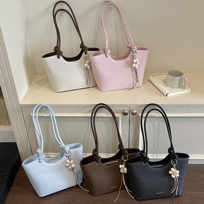 2026 New Large Capacity Simple Tote Bag Large Capacity Textured Shoulder Underarm Bag Fashion Niche Tote Bag