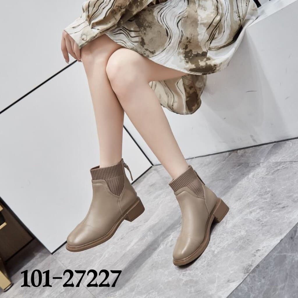 Vintage Round Toe Chunky Heel Short Boots Women Elastic Sock Boots Mid Heel Slim Boots 2025 Fall Winter Single Boots British Style Martin Boots