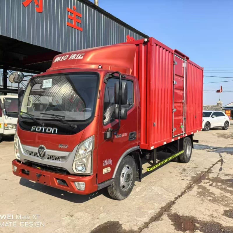 China Sinotruk HOWO HOWO 6x4 Blue Tractor Strong Power Heavy Load Logistics Transport Specialized