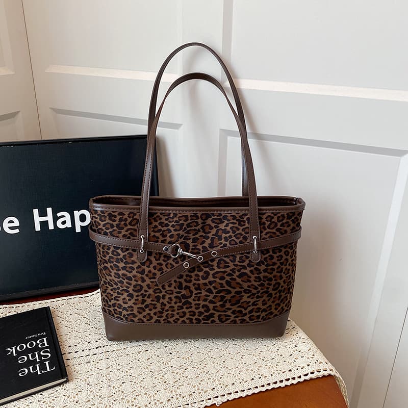 Leopard Print Large Capacity Tote Bag 2026 New Retro Fashion Casual Shoulder Bag Commuter Underarm Bag
