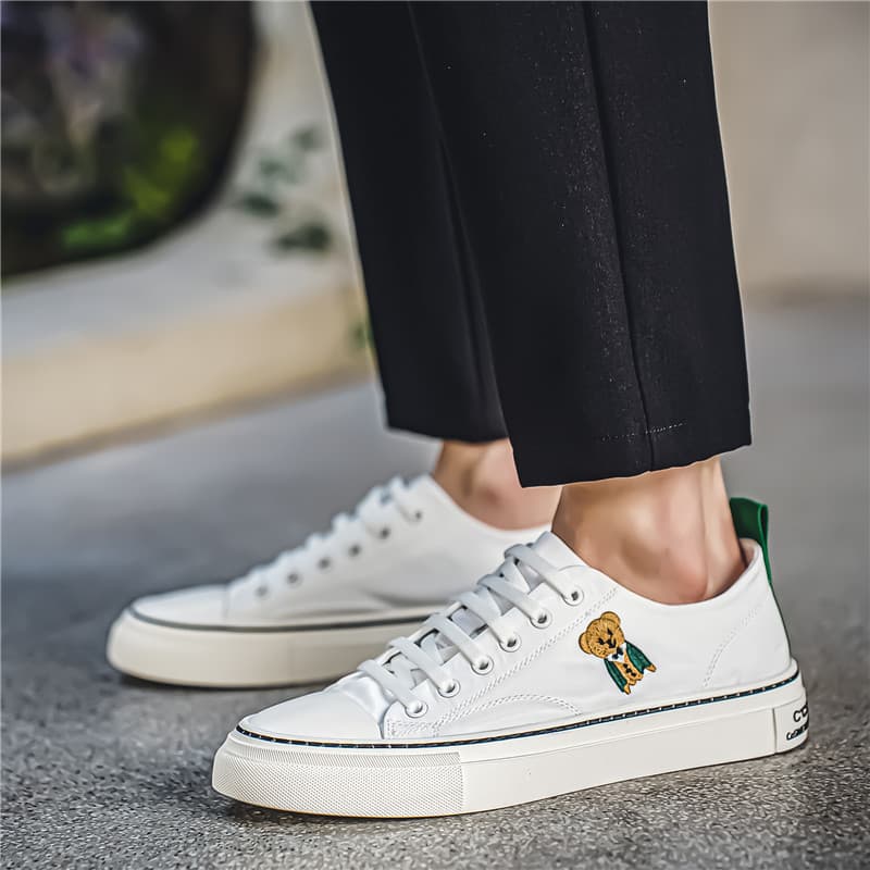 Cross-border Drop Shipping Embroidered Cloth Shoes, 2024 Summer Loafers for Men, Thin Style Student Version Trendy Canvas White Shoes Breathable