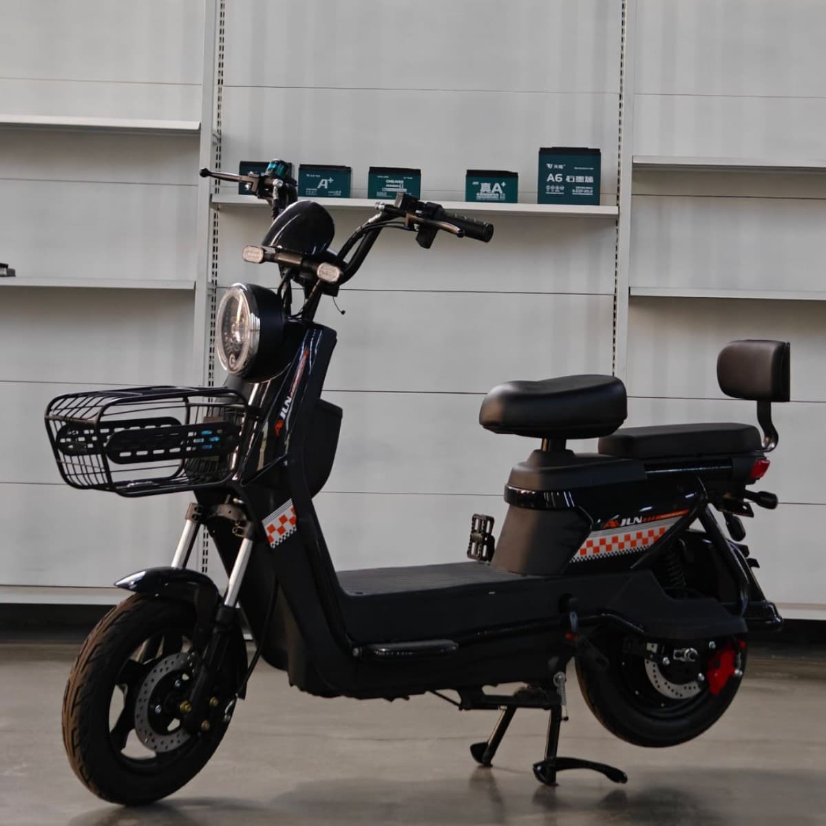 Cross-border foreign trade giant electric bicycle adult mobility two-wheeled electric vehicle electric motorcycle wholesale