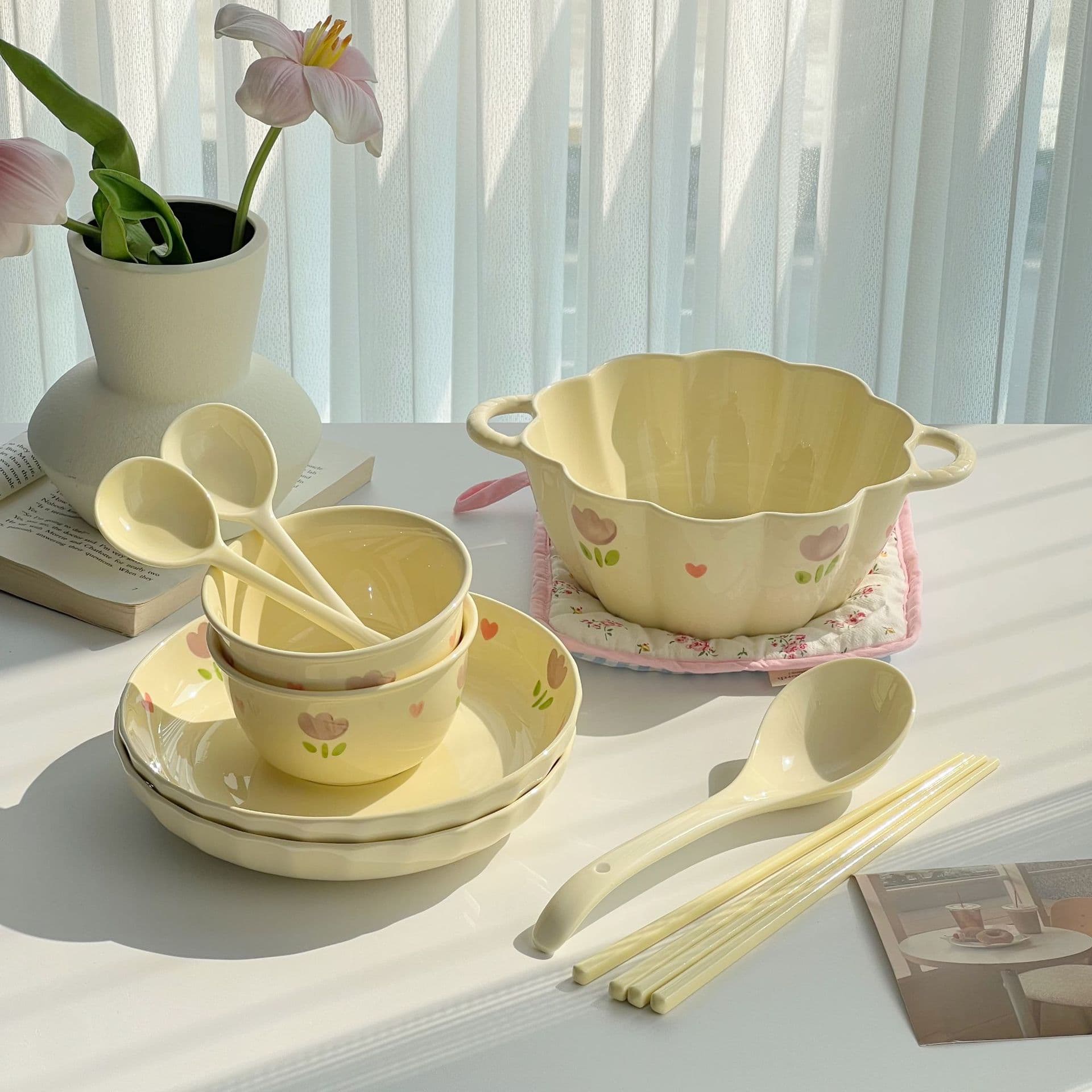 Cream Tulip Series Bowl and Plate Set Cute Home Tableware Bowls and Plates Fresh Ceramic Underglaze Bowls and Chopsticks