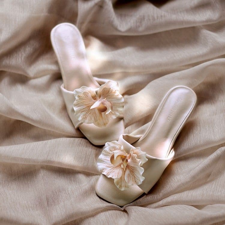 2025 New Fairy Style Flower Sandals for Women to Wear Outside in Summer with Skirts, Very Beautiful French High-Heeled Sandals