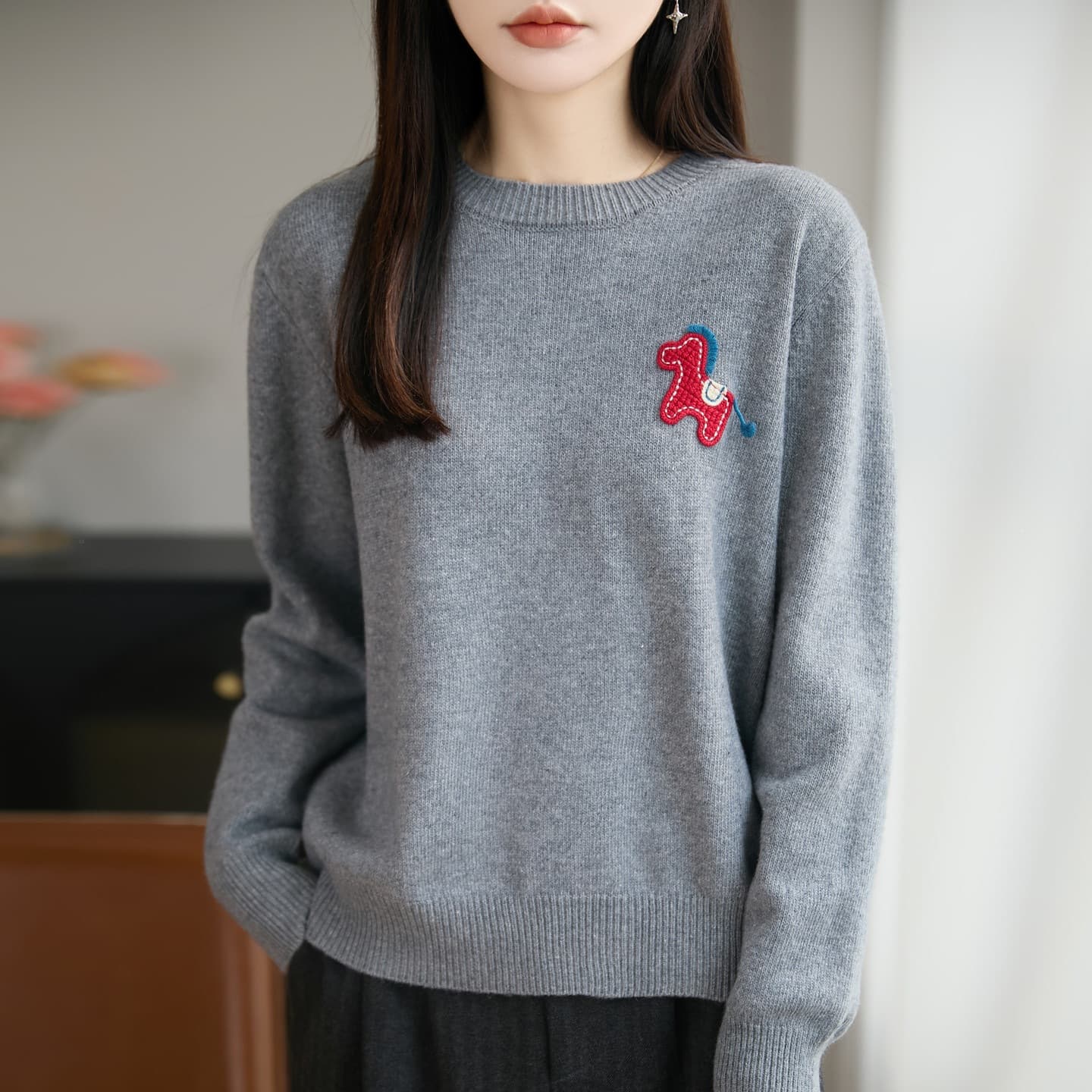 Pony embroidered round neck sweater for women, loose casual women's inner layering shirt, thickened warm solid color top