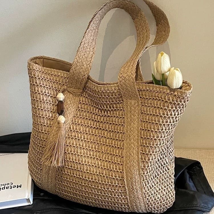 Beach bag woven fabric single shoulder straw straw bag large capacity paper machine bag tote bag fashionable woven peach wood pendant