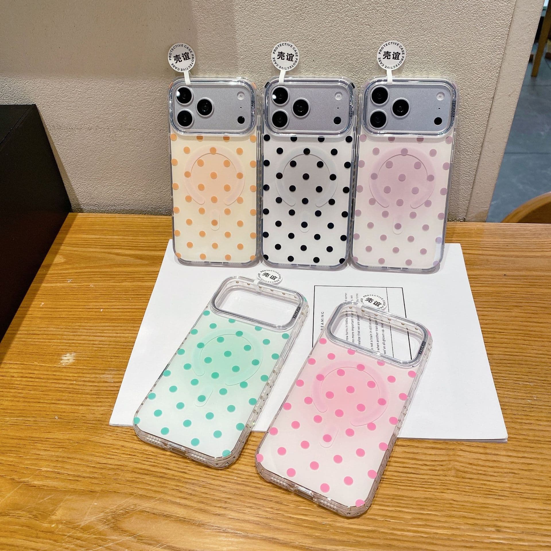 Suitable for iPhone17proMax carat magnetic phone case Apple 16Pro halo-dyed polka dot all-inclusive protective cover