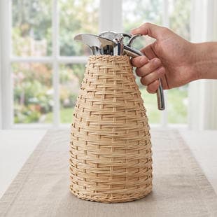 Rattan-wrapped 304 Stainless Steel Vacuum Insulated Water Bottle, Handwoven European-style Coffee Pot, Hot Water Bottle, Home Use 2L