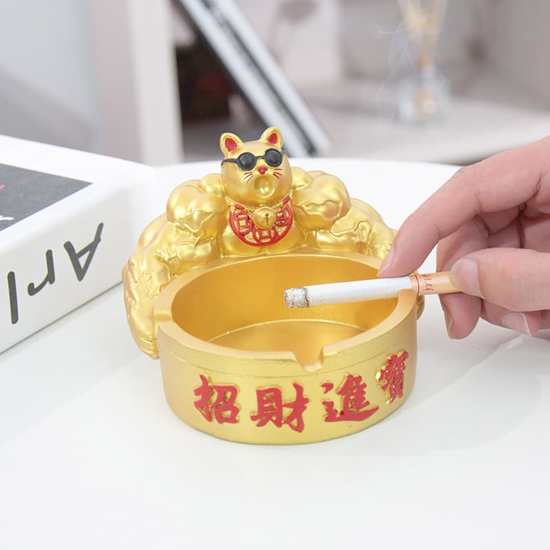 Kirin Arm Lucky Cat Ashtray, Internet-Famous Smoke Ashtray for Living Room, Ins-Style Fashionable Minimalist Decorative Ornament