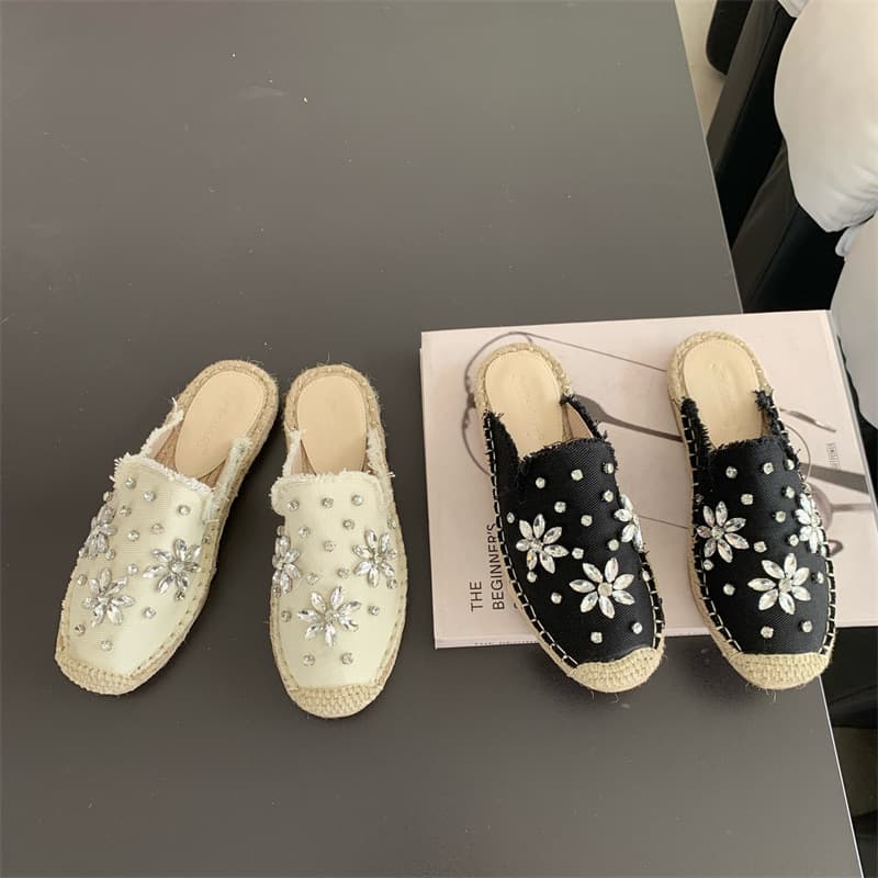 Summer 2024 Flat Bottom Slippers Retro Style Ladies Slippers Microfiber Shoes for Adults Chinese Origin Comfortable Sandals