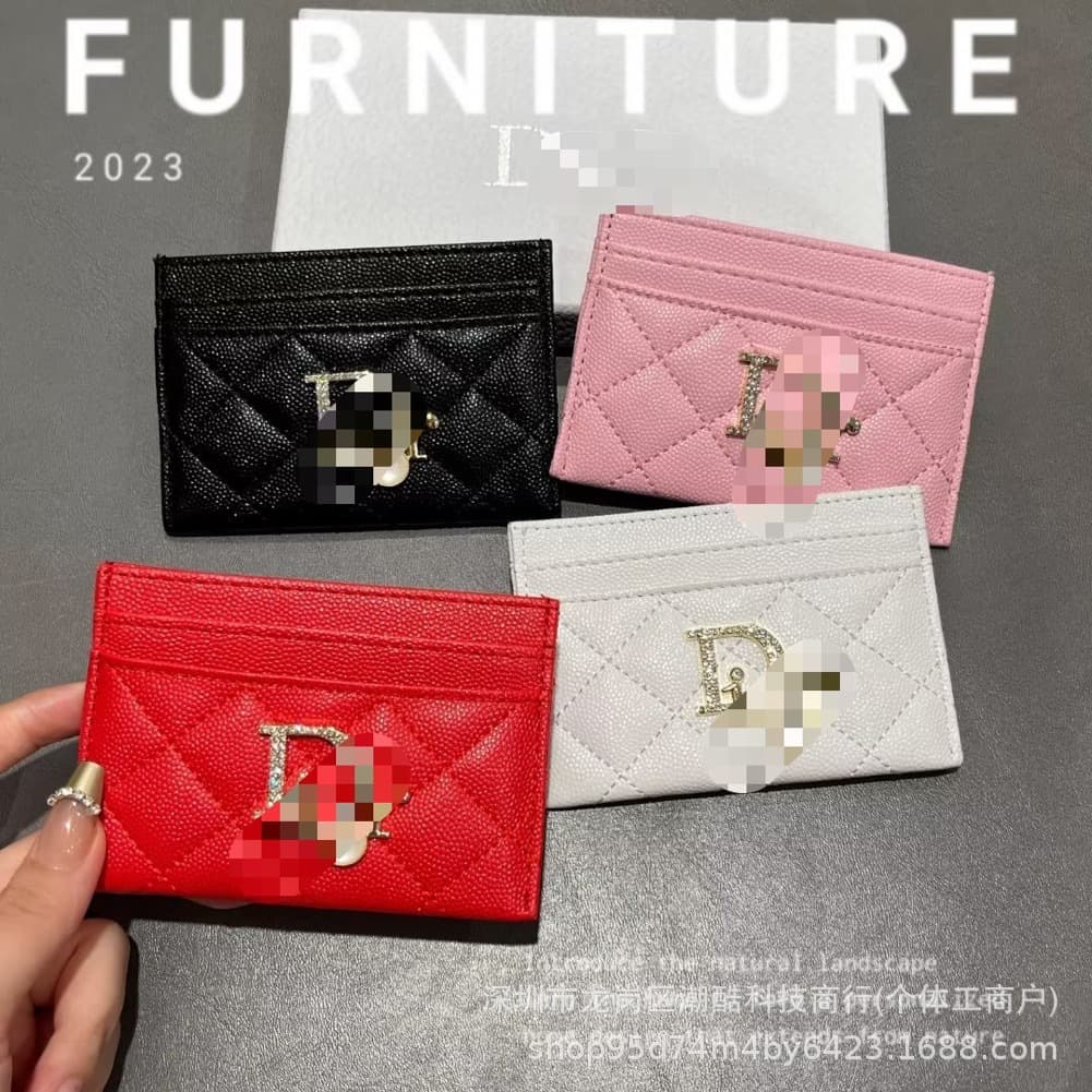 Powerful manufacturers have spot wholesale card bags and card holders with matching mobile phone cases, earphone cases, watch straps, trendy brands and big-name caviar