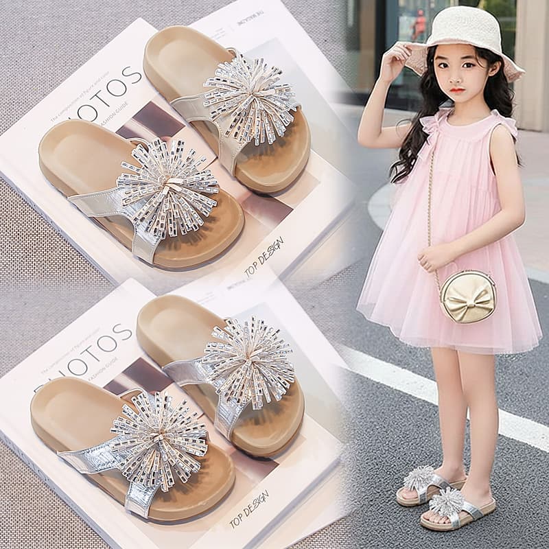 Girls' Slippers 2026 Summer Fashion Trendy New Children's Rhinestone Anti-Slip Beach Sandals for Big and Middle Kids