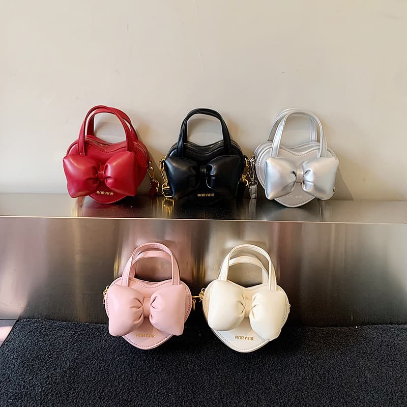 Girl's Bag 2026 New Heart Shape Bow Handbag Children's Accessory Lipstick Crossbody Bag 2026 Summer