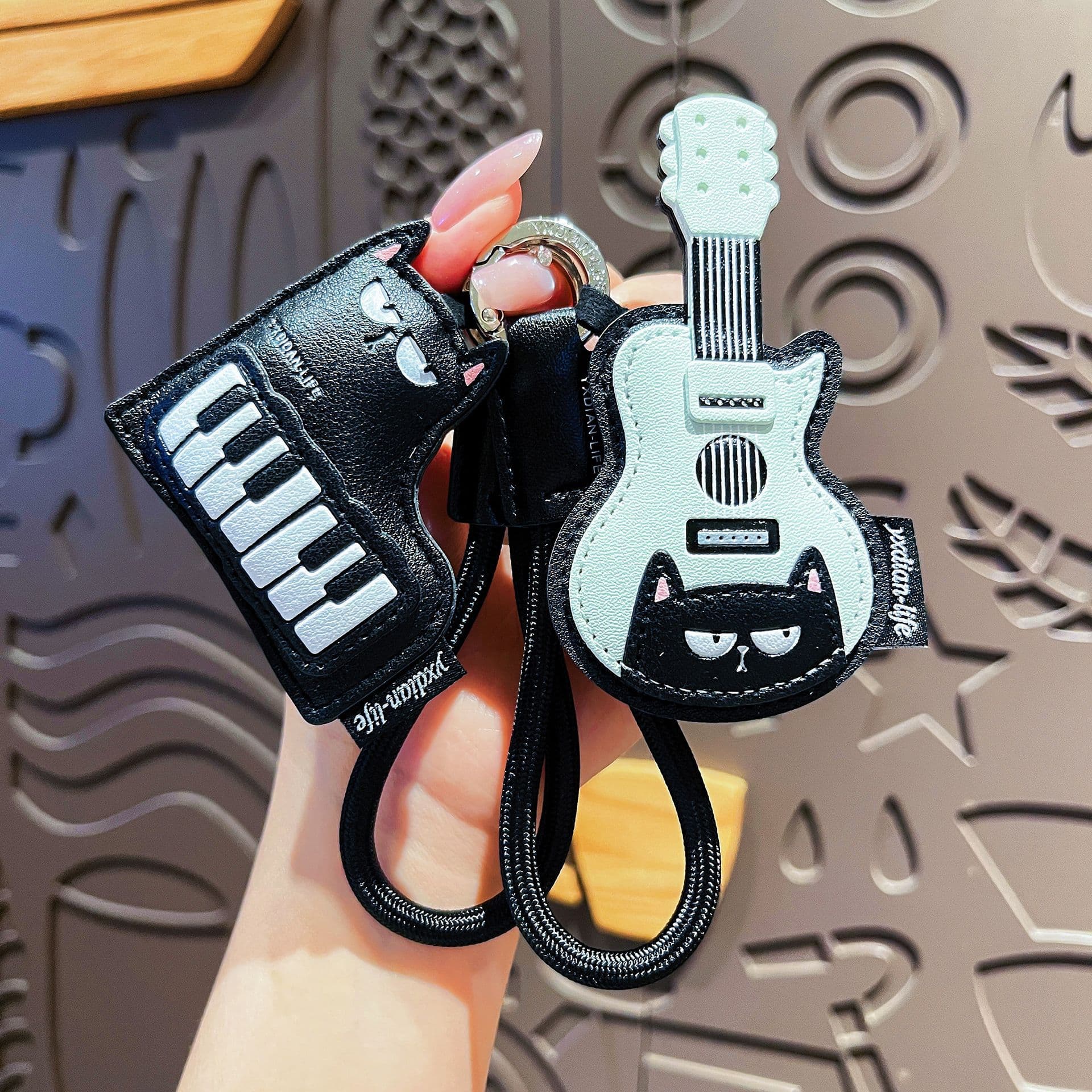 New Leather Cat Musical Instrument Keychain Cute Cartoon Kitten Piano Leather Bag Charm Exquisite Small Gift