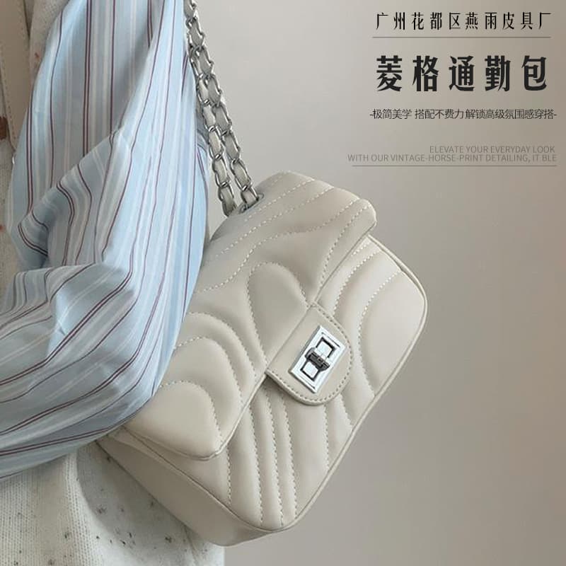 Cross-Border Women's Crossbody Bag Quilted Silver Chain Small Square Bag Fashionable Versatile Commuter Bag Small Fragrance Style White Small Bag