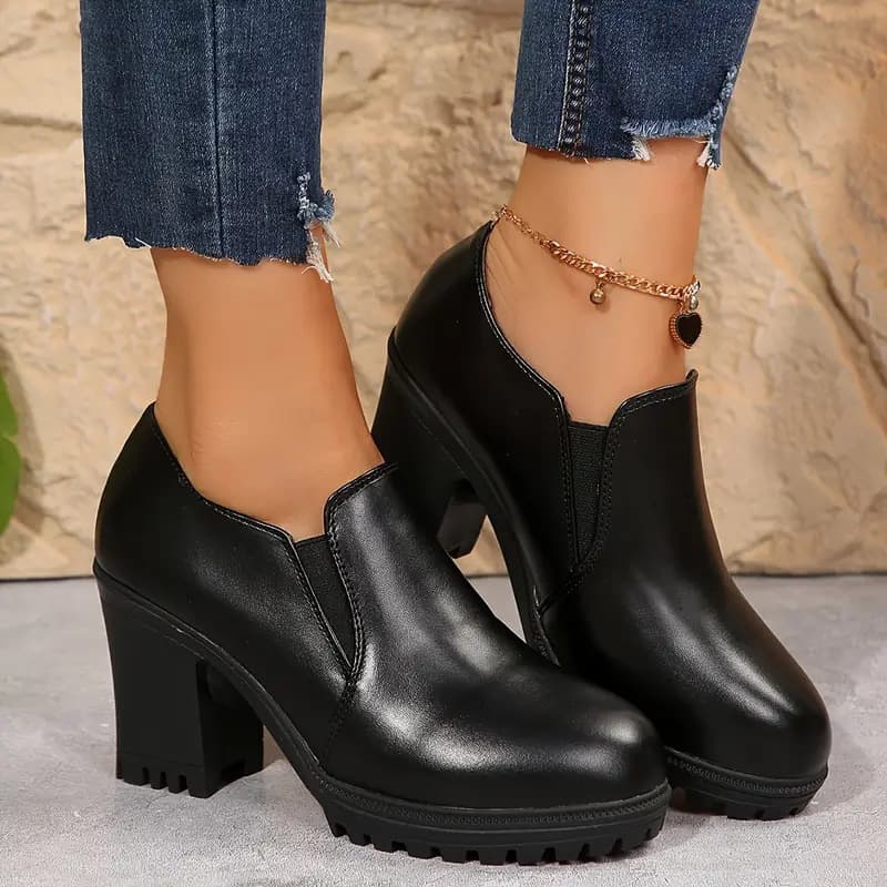 Autumn and winter new cross-border foreign trade large size Martin boots low-top short boots thick high heels women's boots ready-made Martin boots