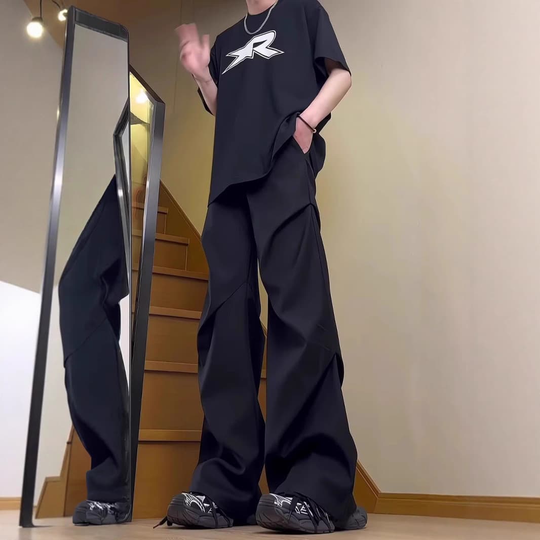 American High-Street Pleated Flowing Solid Trousers for Men and Women, Casual Flared, Minimalist Cleanfit Style