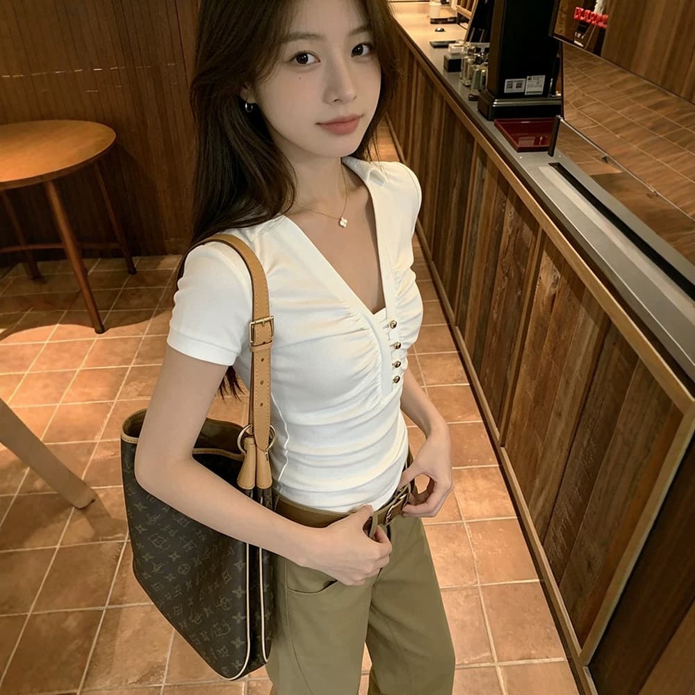 Minimalist Short Sleeve V-Neck T-Shirt Women 2026 New Summer Style Slim Fit Waist Design Super Nice White Top