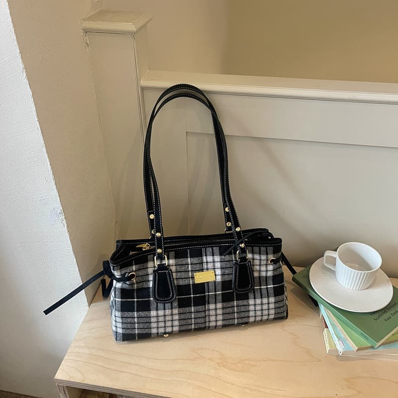 Cross-Border 2026 Minimalist Design Vintage Plaid Ita Bag for Women Sweet Cool Girl Single Shoulder Bag Badge Large Capacity Handbag