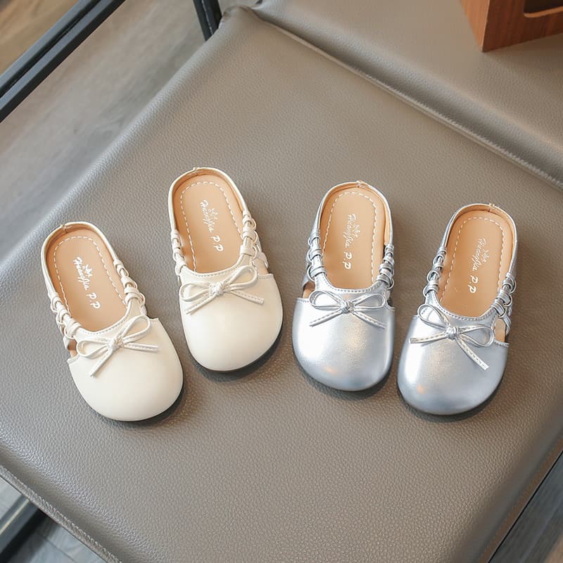 Girls' slippers summer 2026 new children's indoor slippers non-slip soft bottom middle-aged and older girls' outdoor beach shoes