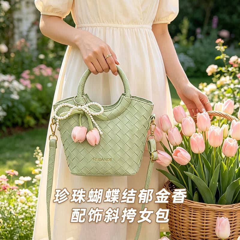 New woven bucket bag for women, Korean version, simple shoulder crossbody, fresh and fashionable commuting handbag, vegetable basket, cross-border