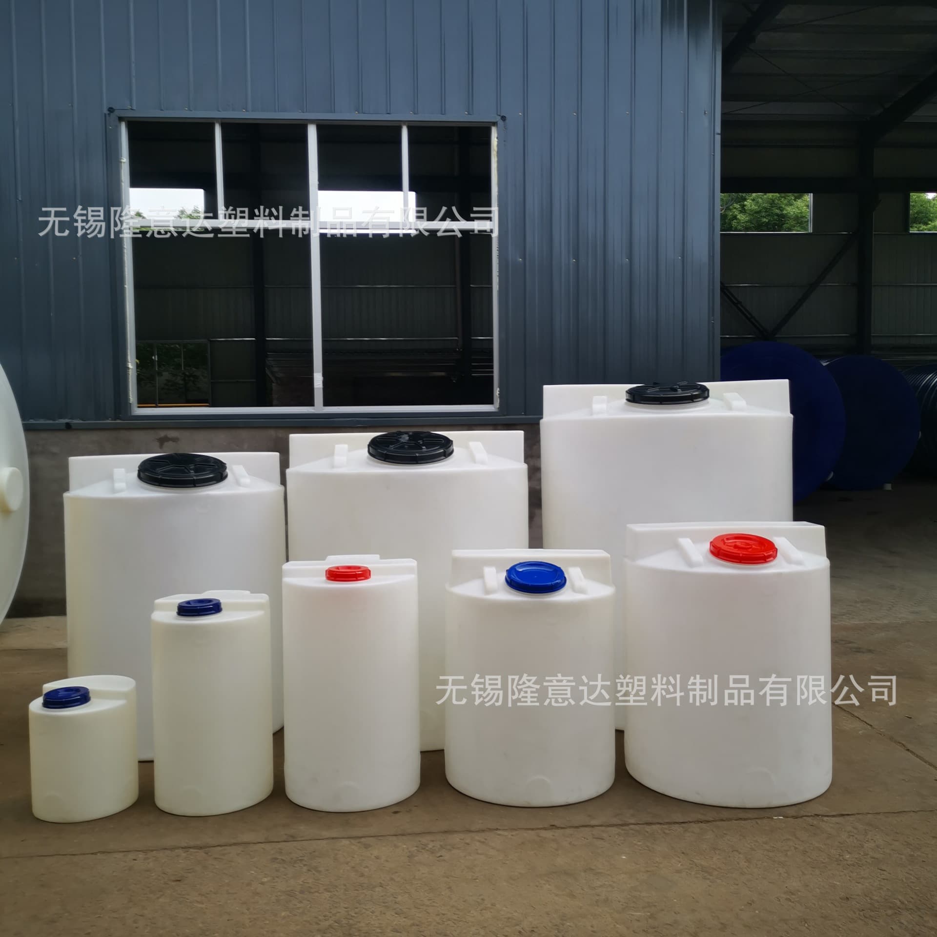 Source manufacturer of 1-ton PE dosing tank, 1000L plastic mixing tank, glass cleaner/hand sanitizer mixing container.