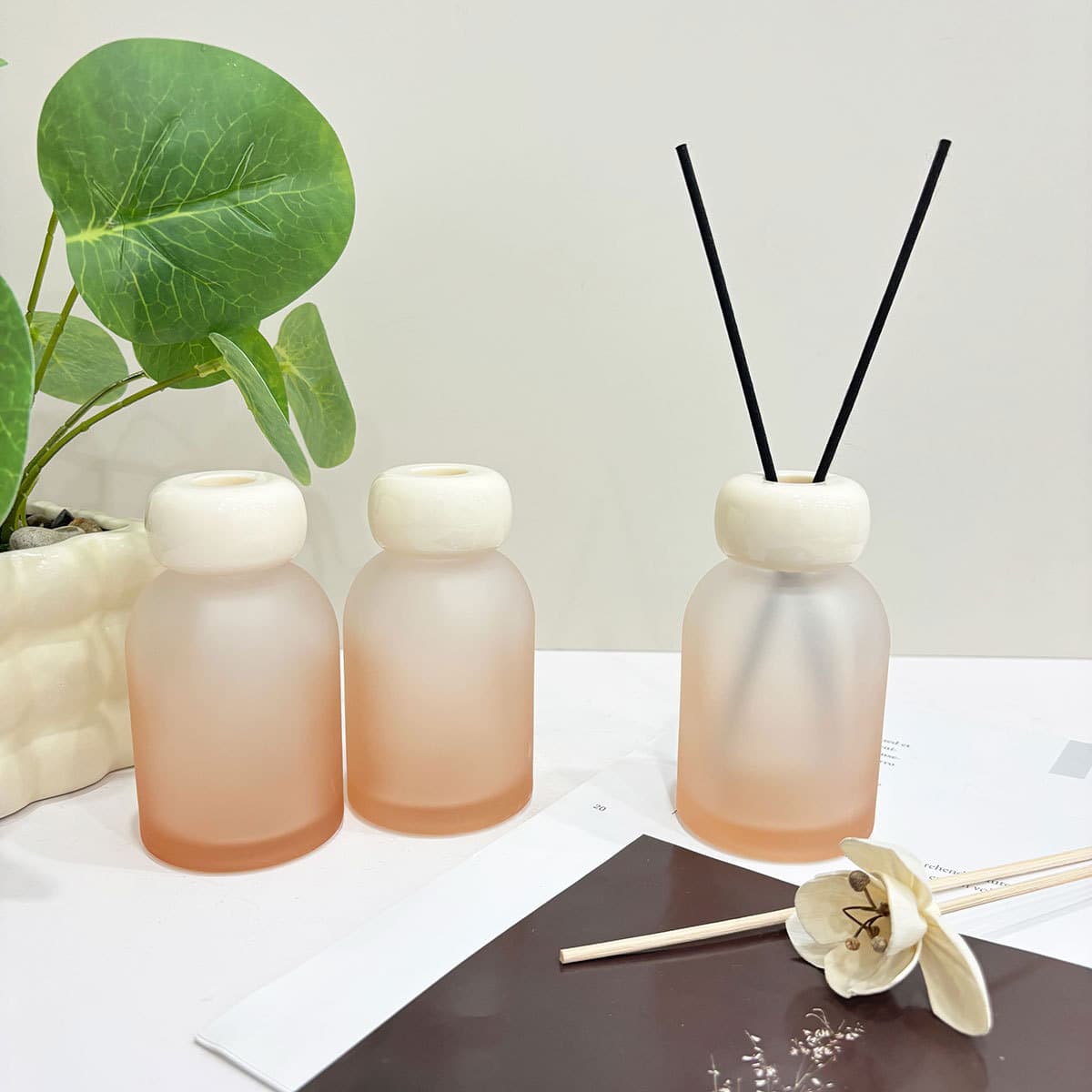 New Wholesale 100ml Orange Gradient Cylindrical Aroma Reed Diffuser Glass Bottle for Indoor Scented Fragrance