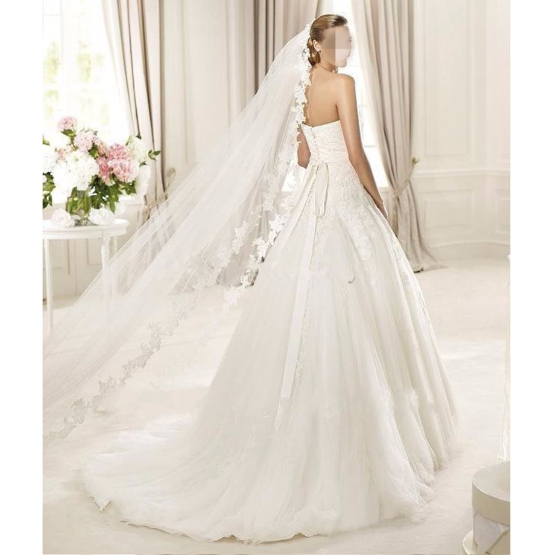 Factory direct supply of popular white lace-trimmed veils for export, 3-meter long floor-length wedding veils for brides.