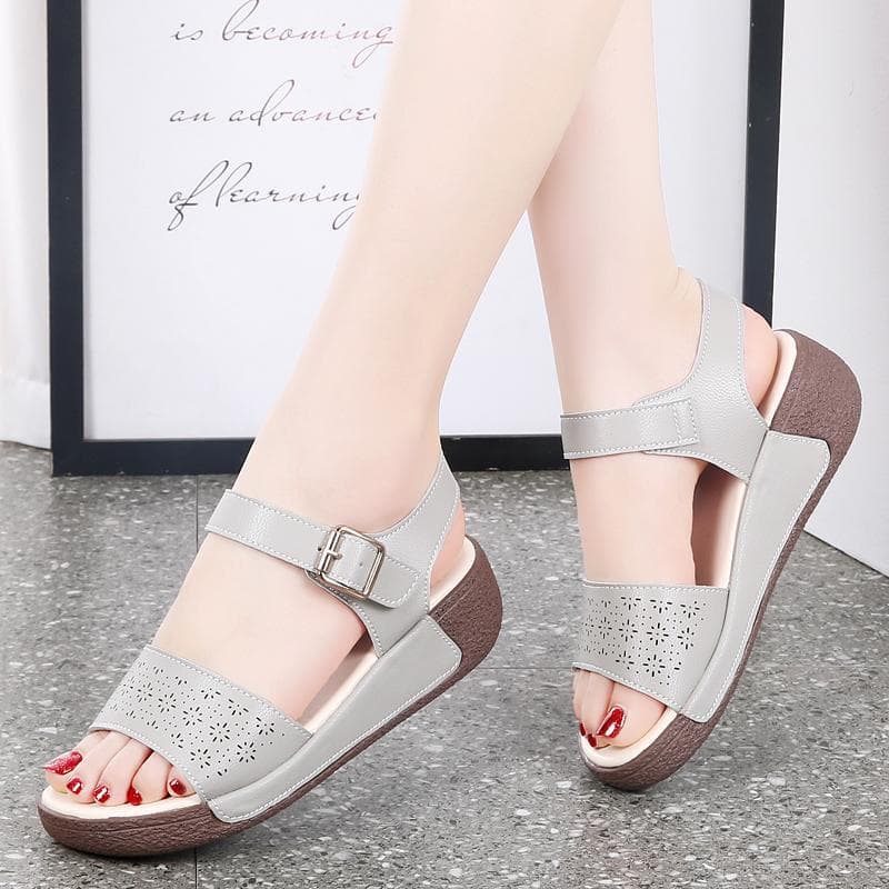 2026 Summer New Style Mother Sandals Women Comfortable Soft Sole Lightweight Flat Heel Sandals Genuine Leather Casual Women Sandals