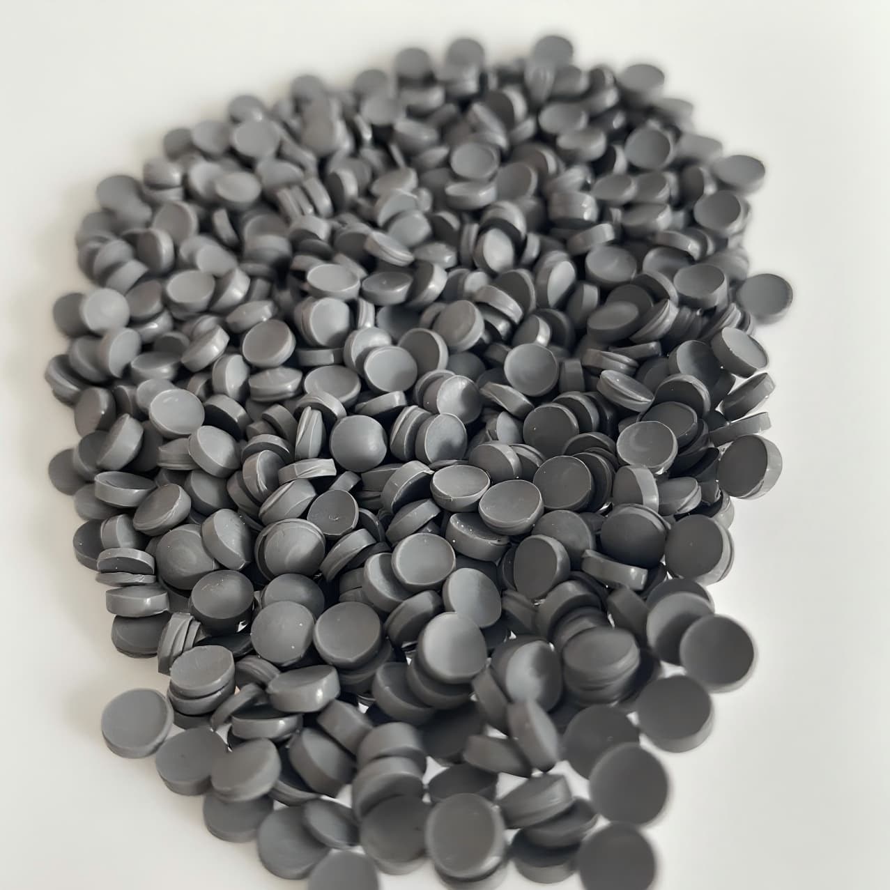 Gaoxin CPVC pellets, factory direct supply, suitable for cold and hot water systems, direct processing of pipes and fittings.