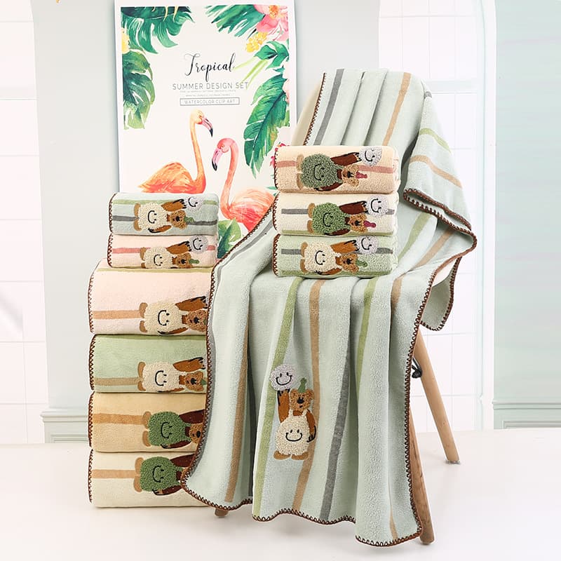 New Cross-border Foreign Trade Coral Fleece Cartoon Printed Towel and Bath Towel Set, Cute Soft Absorbent and Less Shedding