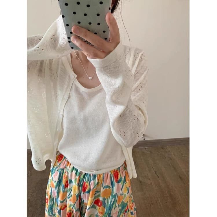 Single-breasted thin sun protection sweater for women summer loose slim short long-sleeved blouse crocheted hollow white cardigan