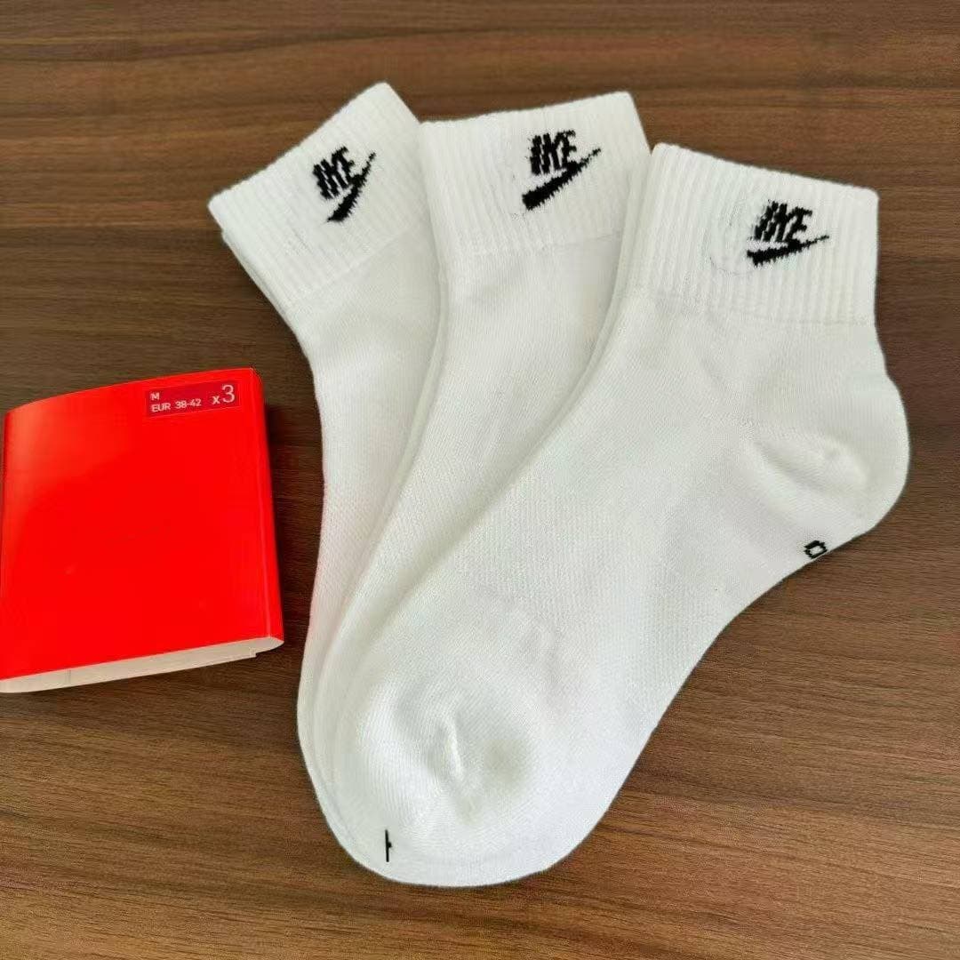 Four Seasons Suwanai Nikesite Mid-Calf Socks Unisex Sports Cotton Casual Simple Training Running Socks