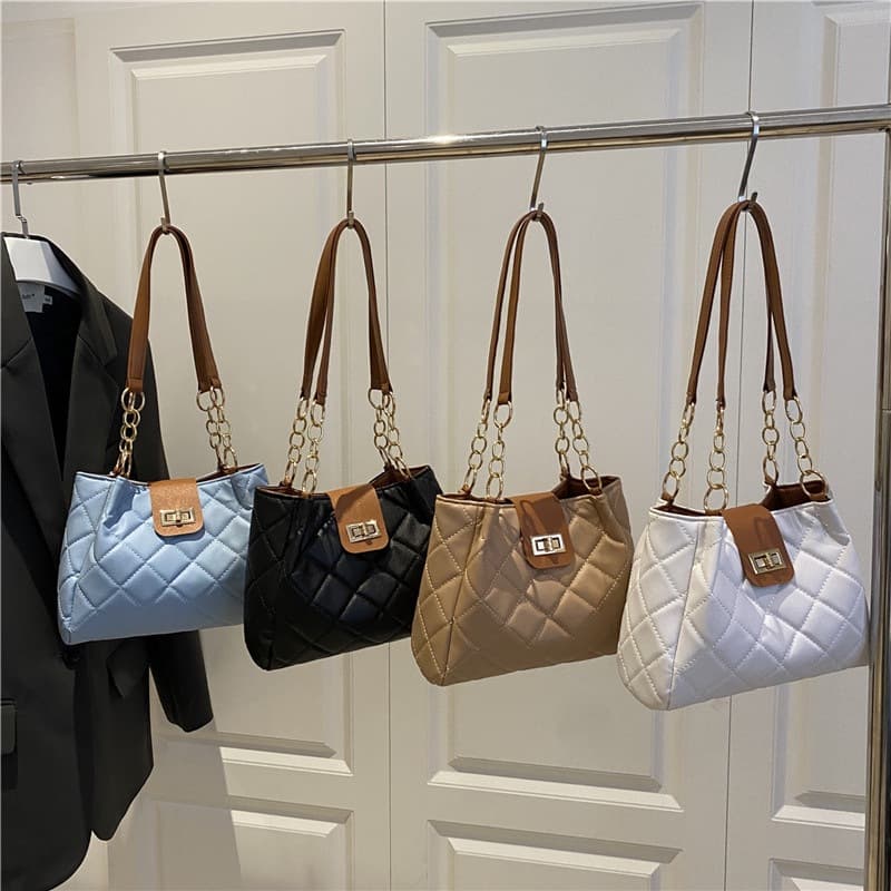 Large Capacity Diamond Chain Bag for Women, 2025 Summer New Single-Shoulder Underarm Bag, Niche Fashion Casual Commuter Bag