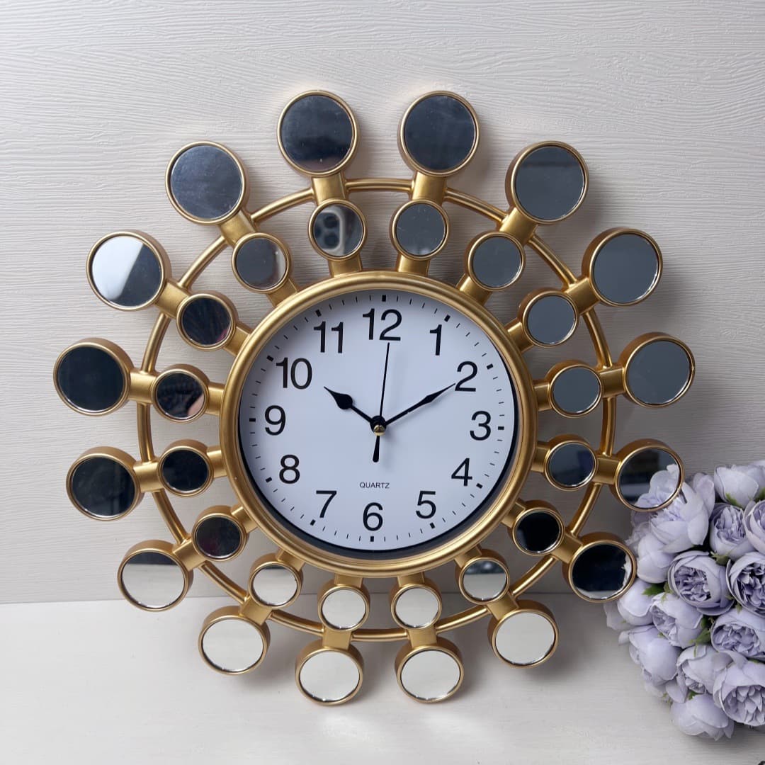 Modern Light Luxury Home Decorative Wall Clock Set with Hollow-Out Frame Design and Clear Fonts Quartz Clock