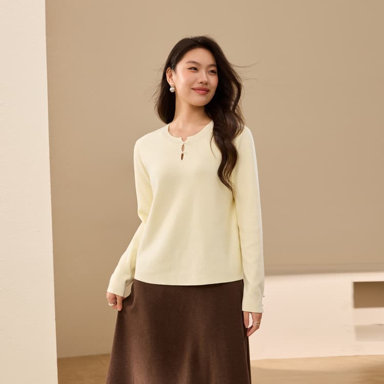 [Comfortable, Soft, and Youthful Knitwear] Slim & Comfortable Plus Size Women's Top with Hollowed-Out Neckline - New Winter Style for Curvy Women