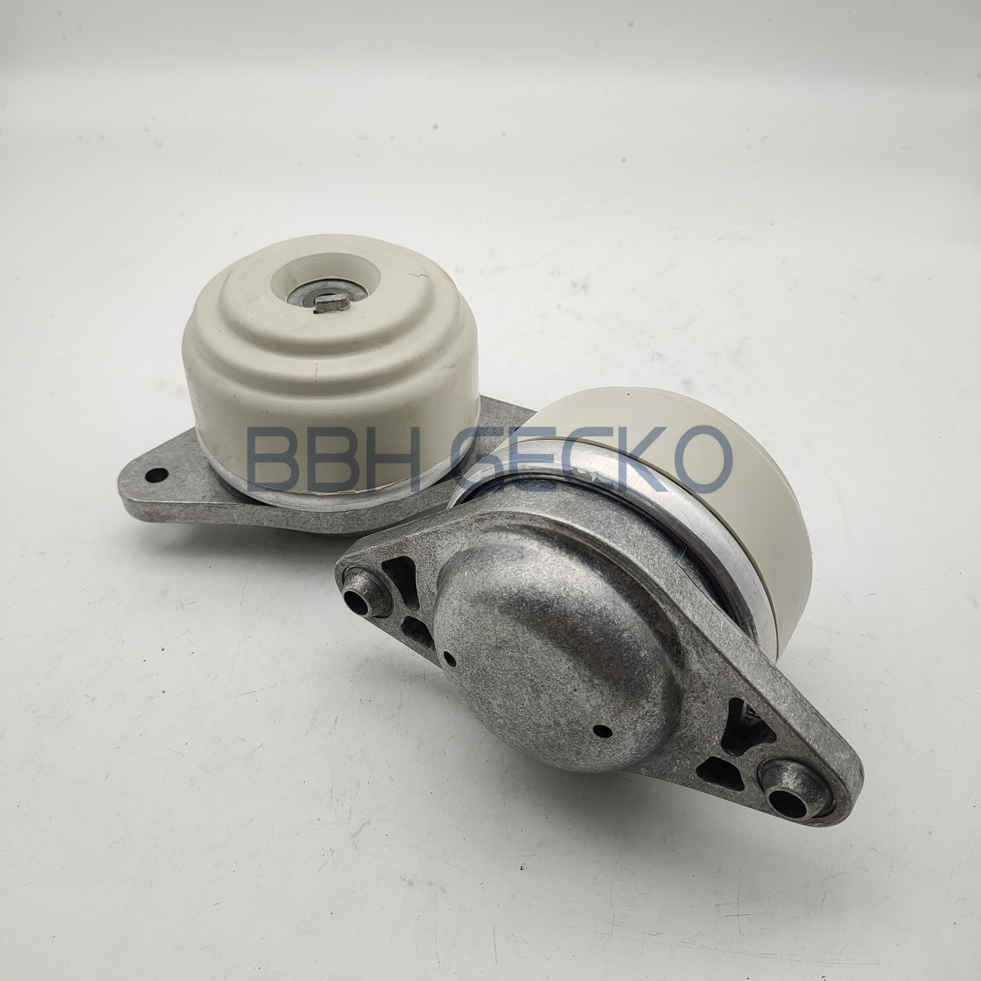 Compatible with X204 GLK300 GLK350 AWD Engine Mount 2042401517/2042402017
