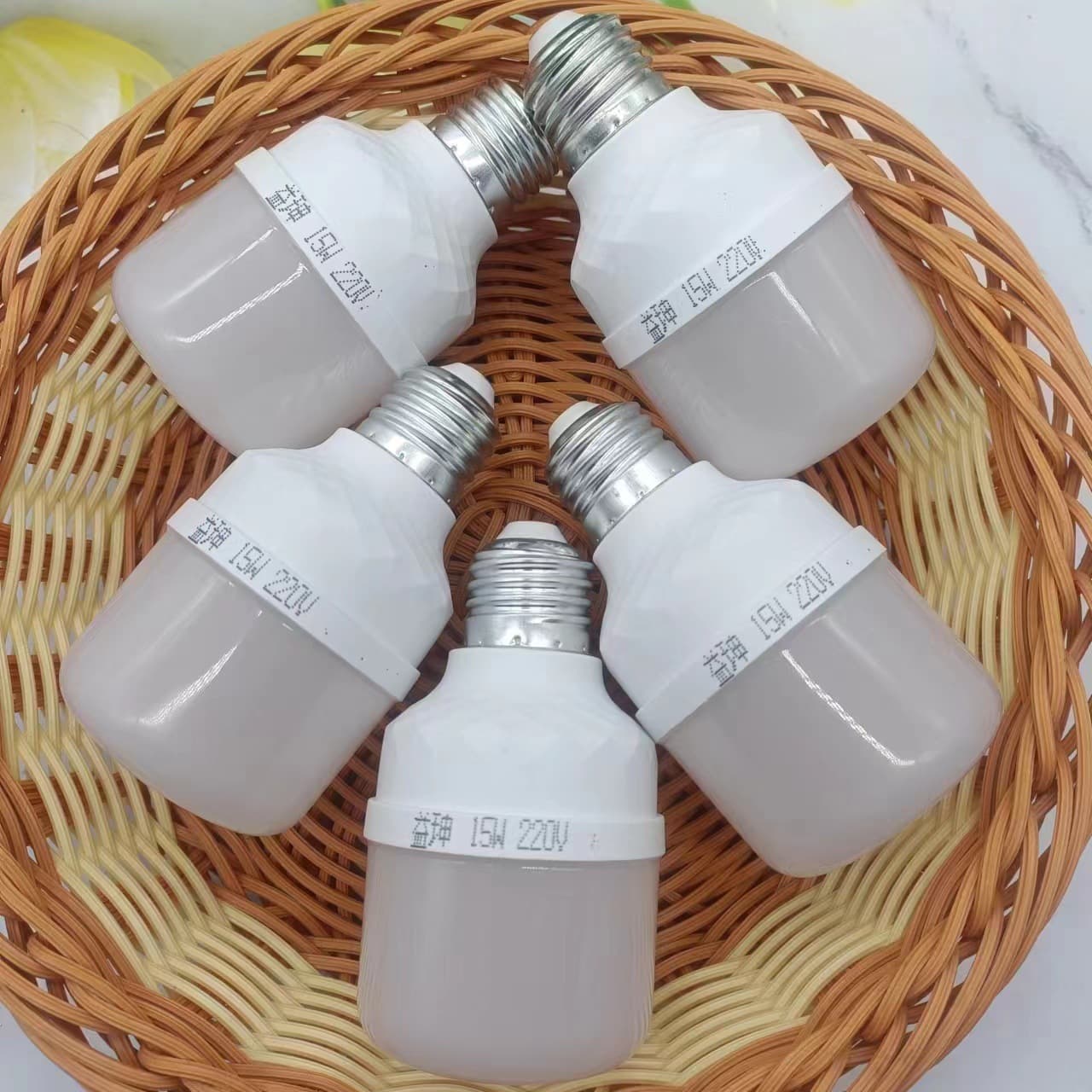 15W LED light bulb LED white light energy-saving light bulb 15W light bulb one yuan a piece wholesale supply