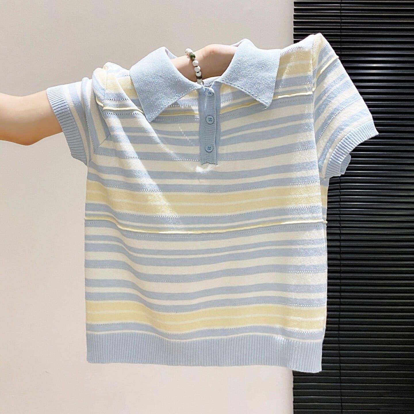 Youthful Contrast Stripe Short-Sleeve Knit Top for Women, New Summer Style, Preppy Polo Collar, Versatile and Elegant Top for Work and Daily Wear