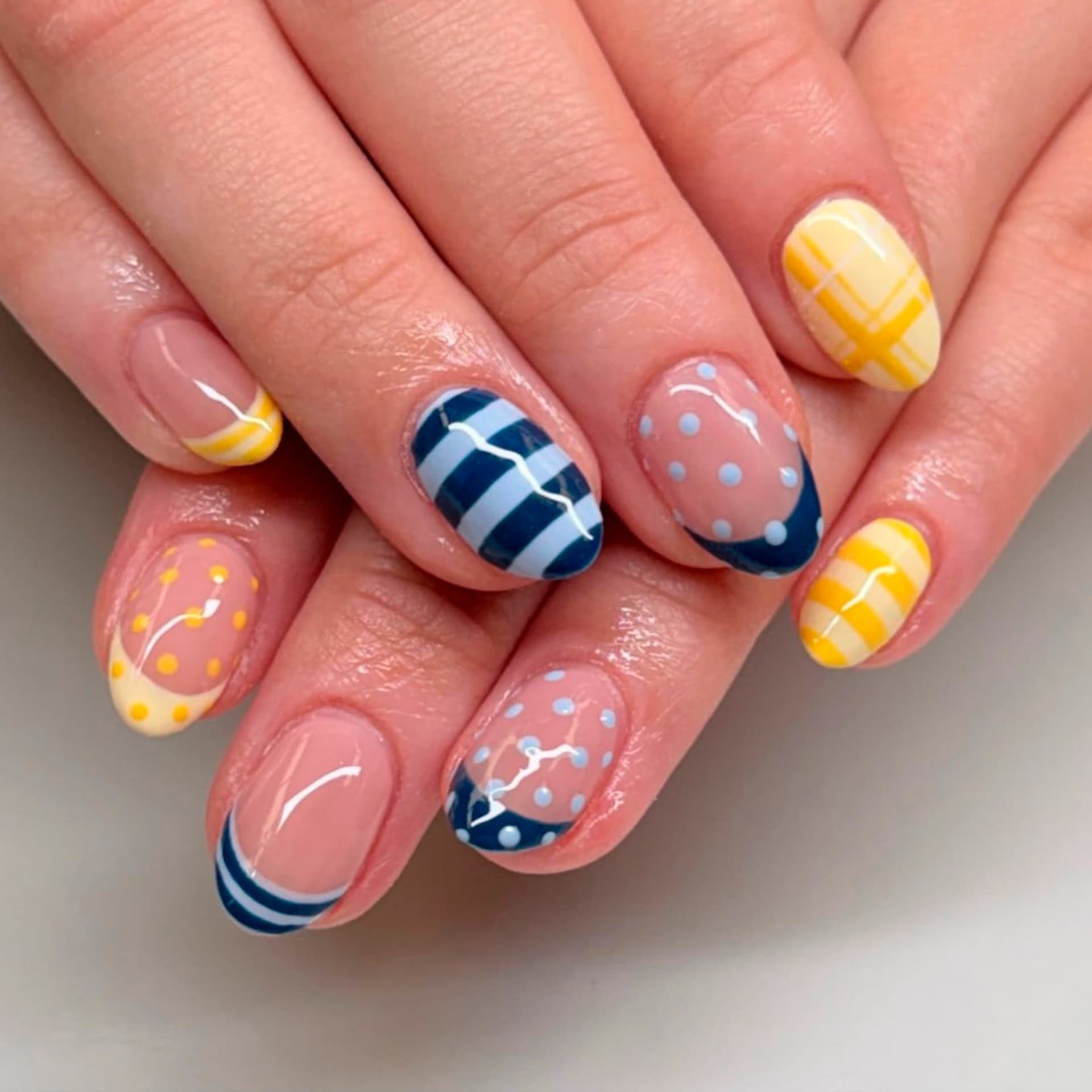 Lefan Simple Fresh French Geometric Wearable Nail Tips Short Oval Polka Dot Round Point Fake Nails Manicure Wholesale