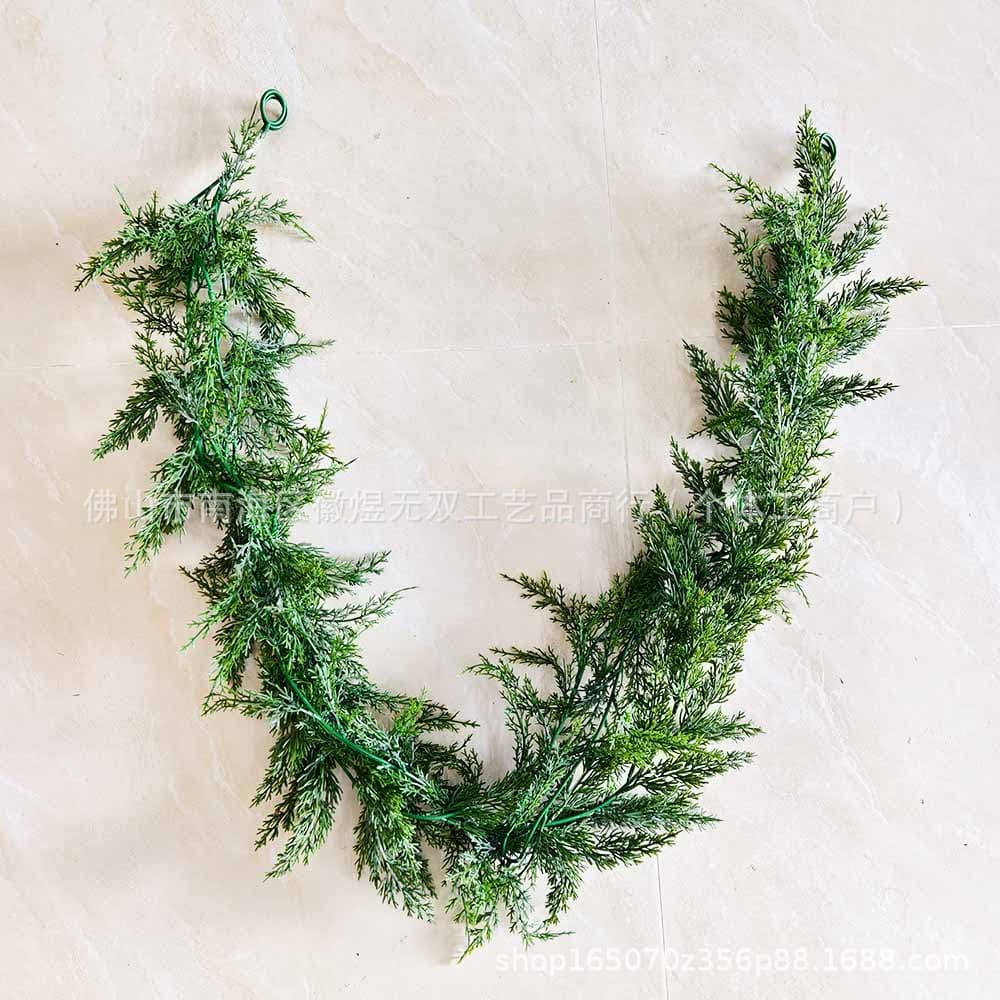 1.7-meter artificial rattan pine needles Christmas decoration, indoor and outdoor door decoration.