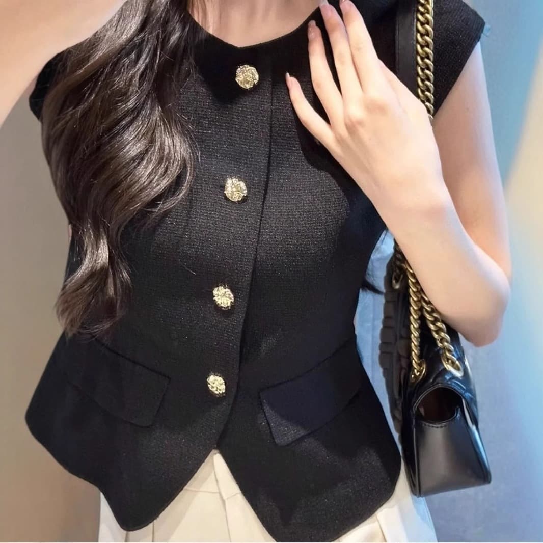 Commuter Style Urban Vest Top, New Suit Inner Layer, Small Gold Button Design, Chanel-Style Sleeveless Top, Slimming Fit