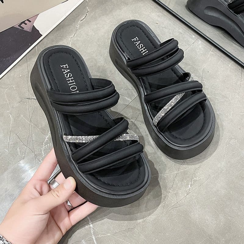 French Thick-Soled Sandals for Women Summer Outdoor Wear with Dresses 2025 New Soft Sole Versatile Non-Tiring Two-Way Slide Sandals